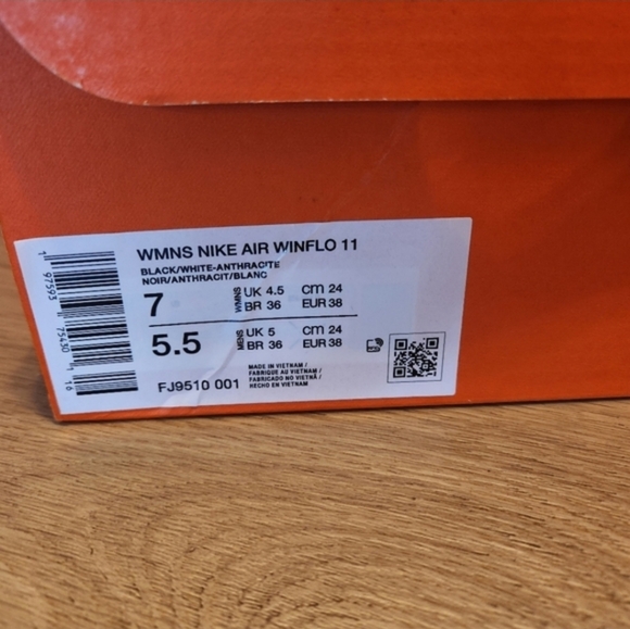 Women's Nike Air Winflo 11 - Picture 2 of 12